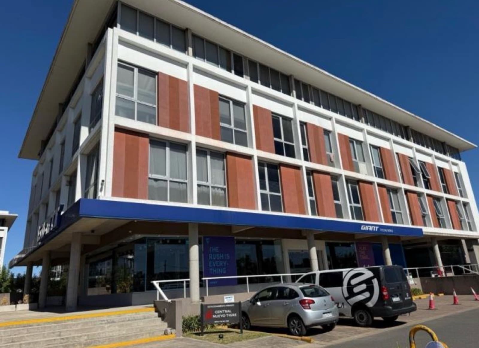 Office for Sale with Garage in Central Nuevo Tigre, Benavidez