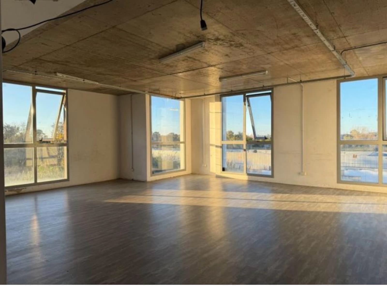 Office for Sale with Garage in Central Nuevo Tigre, Benavidez