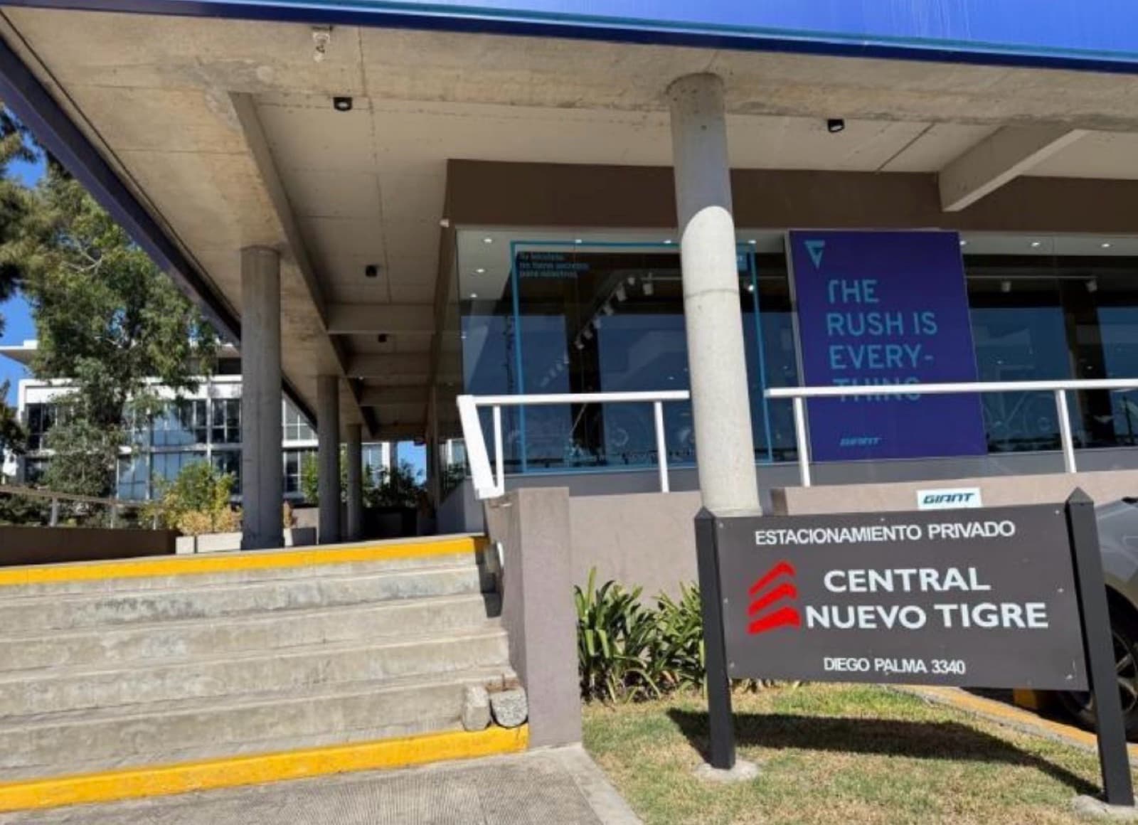 Office for Sale with Garage in Central Nuevo Tigre, Benavidez