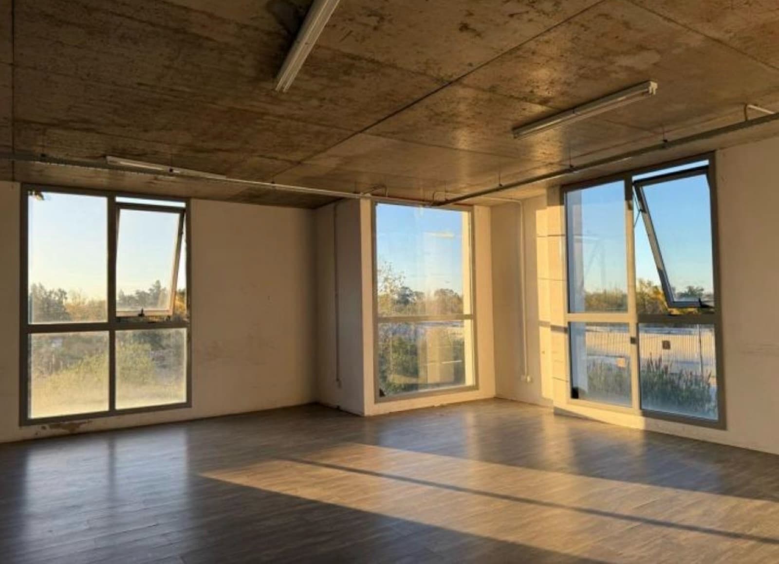 Office for Sale with Garage in Central Nuevo Tigre, Benavidez