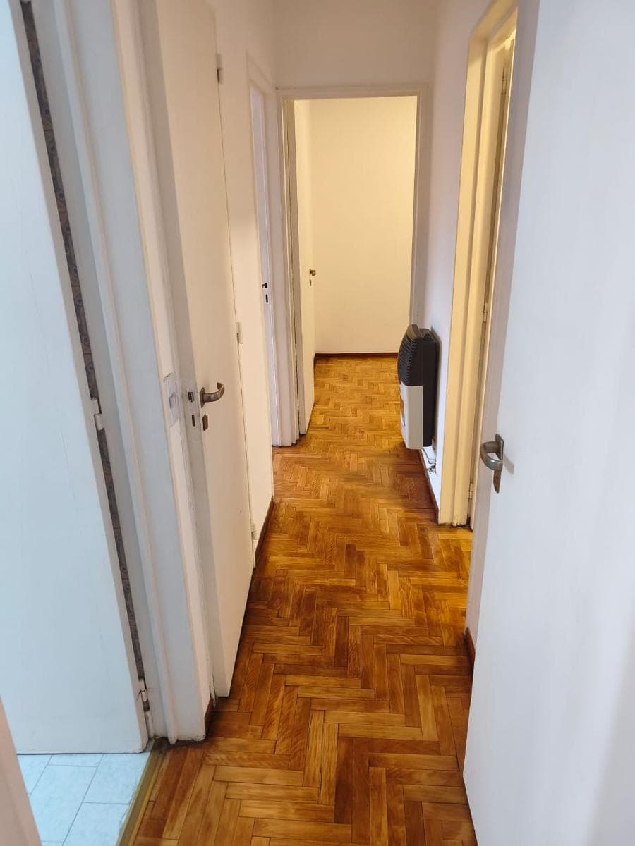 For sale: apartment with 4 rooms and a balcony in Olivos, with two parking spaces.