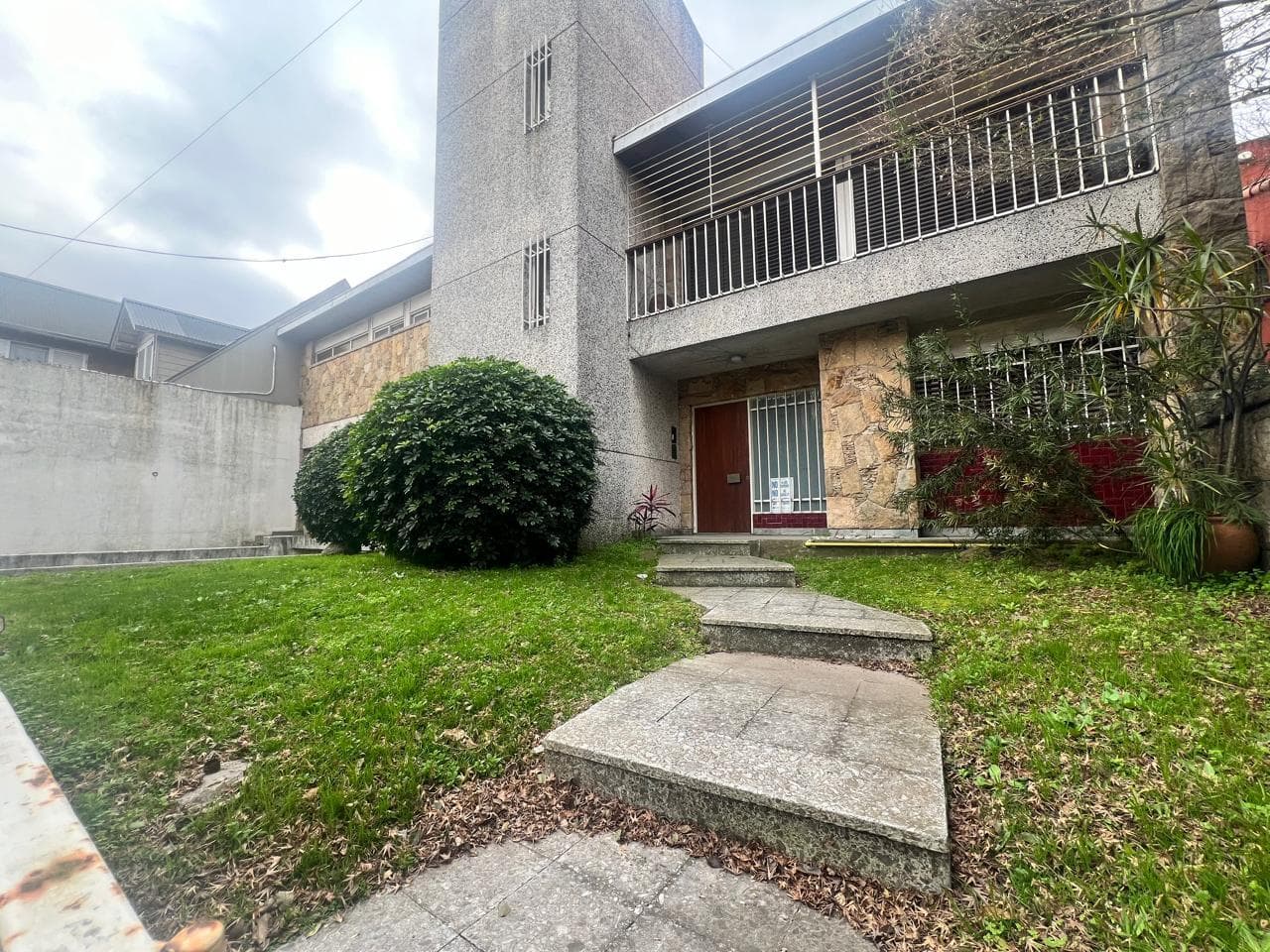 Banfield Oeste | 800 m² House | Pool | Barbecue Area | 4 Parking Spaces
