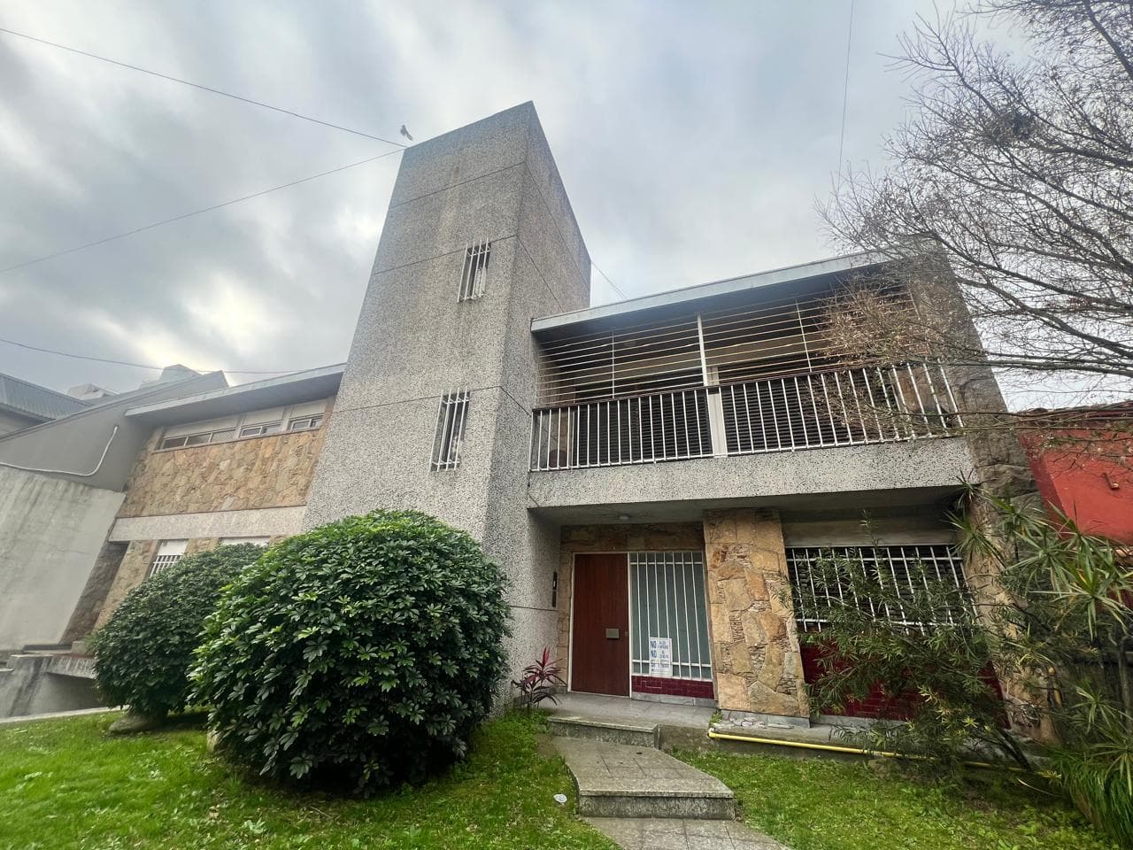 Banfield Oeste | 800 m² House | Pool | Barbecue Area | 4 Parking Spaces