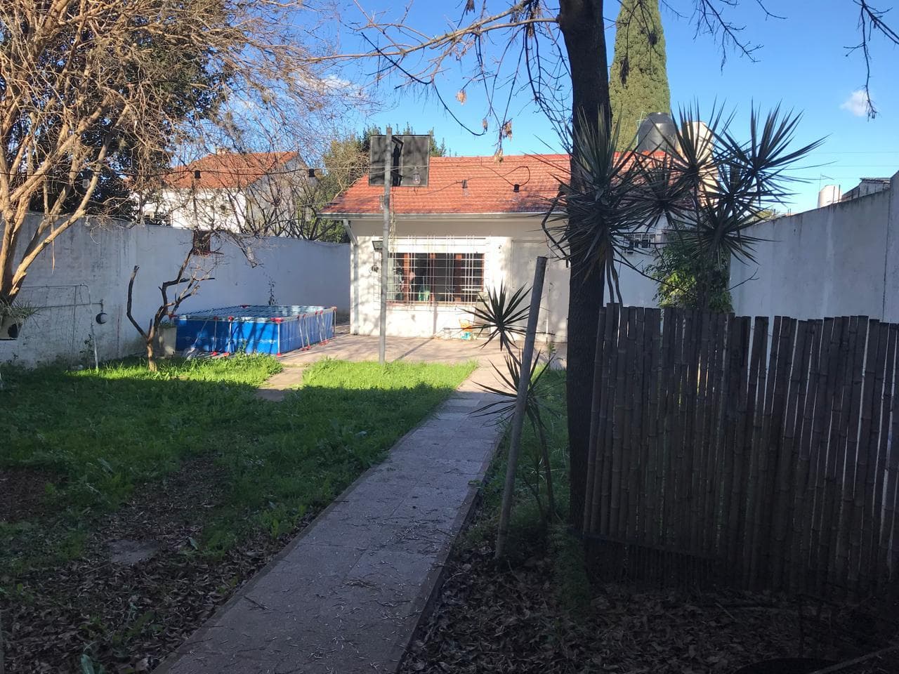 Casa 3 amb. con gran parque! Llavallol.