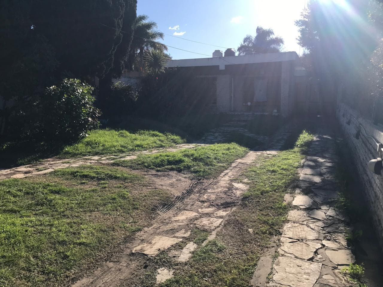 3-bedroom house with a large park! Llavallol.