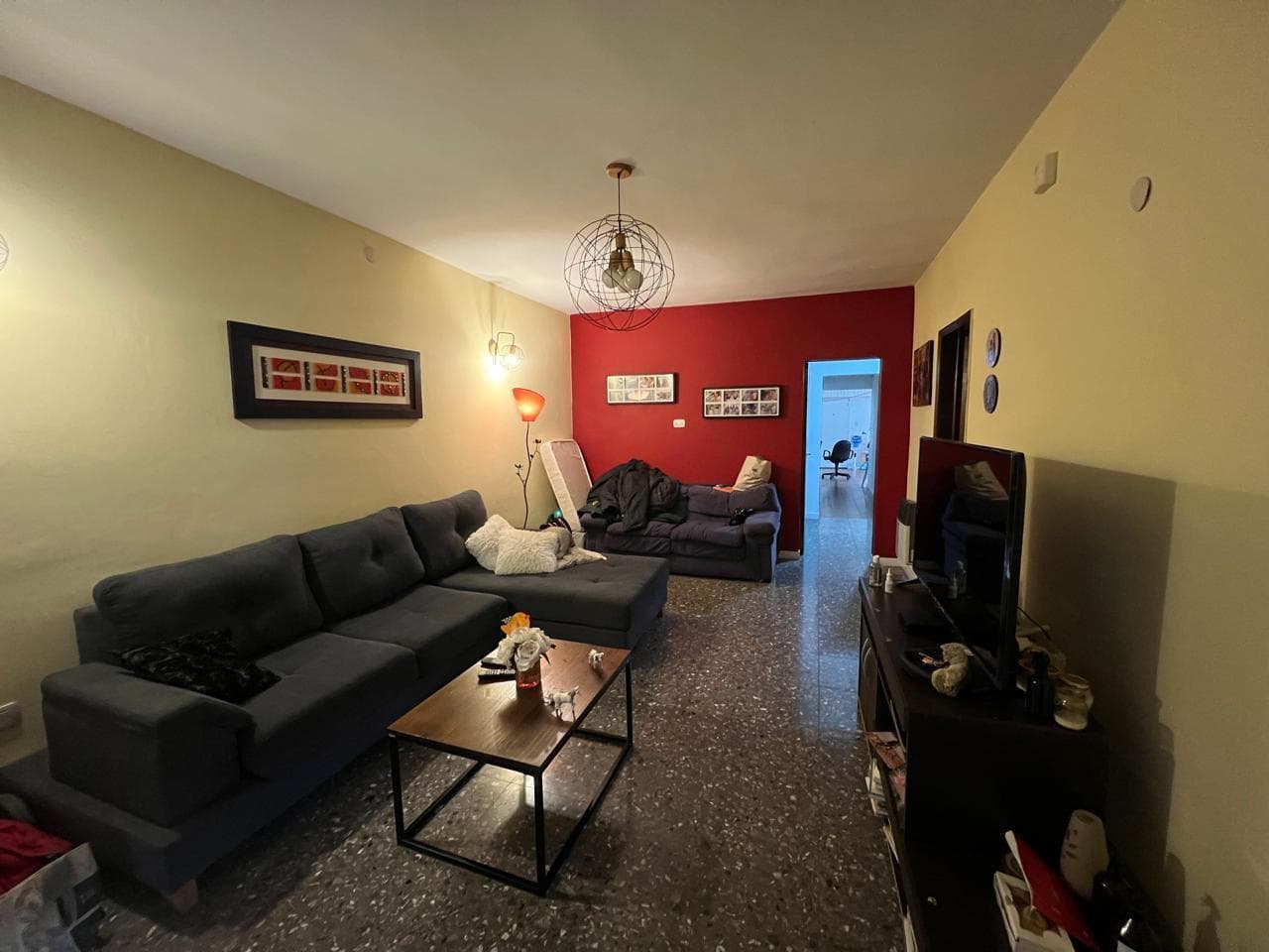 3-bedroom house with a large park! Llavallol.