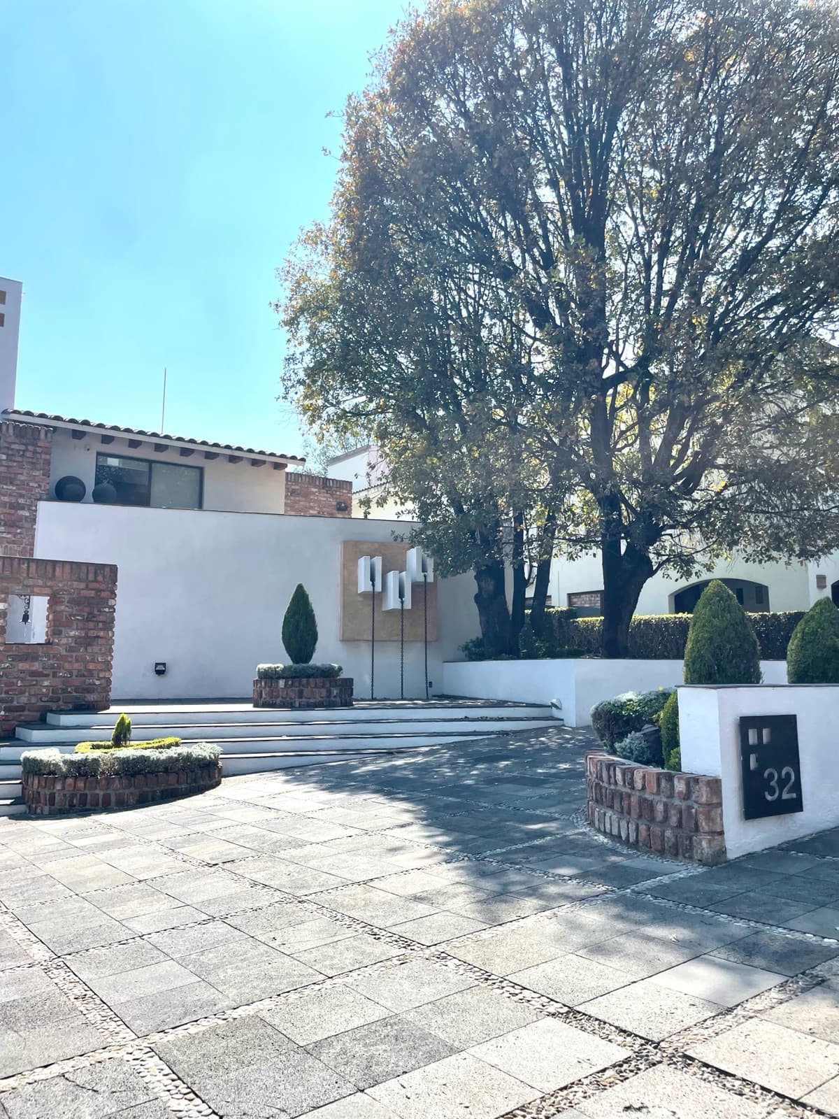 House - Esmeralda Area