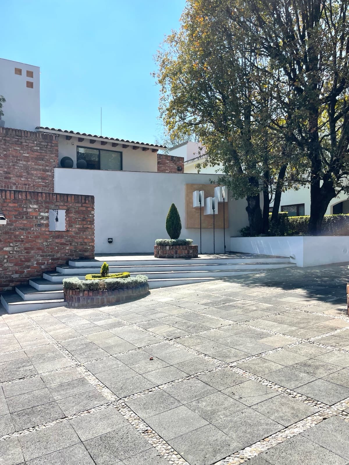 House - Esmeralda Area