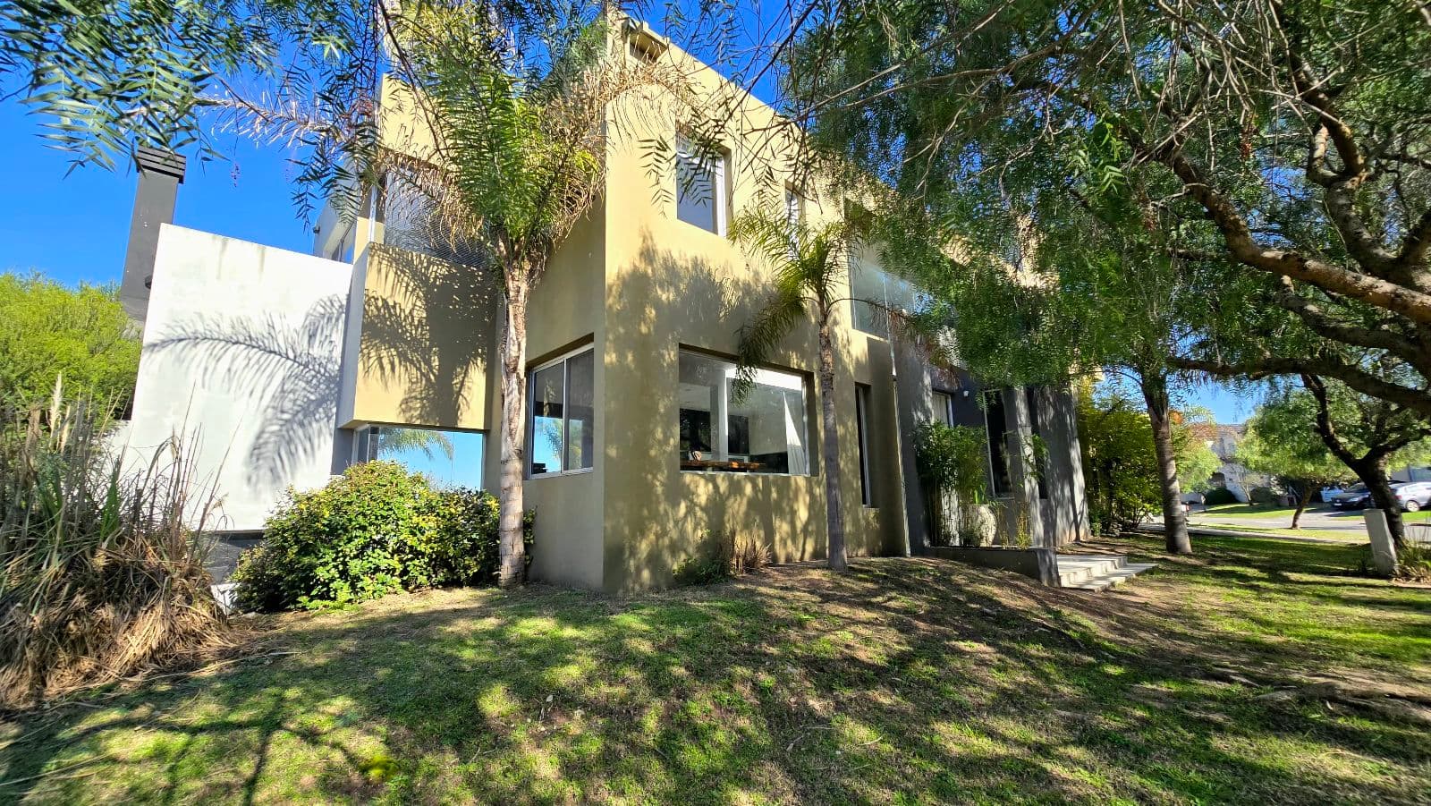 Great Deal on a House for Sale Near the Lagoon in San Isidro Labrador
