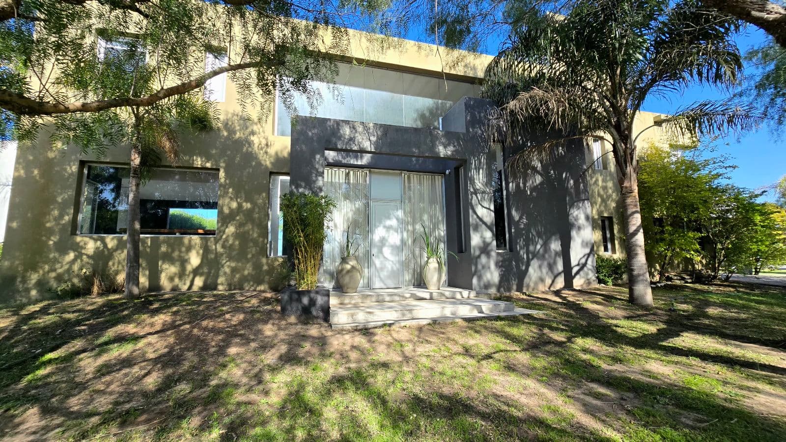 Great Deal on a House for Sale Near the Lagoon in San Isidro Labrador