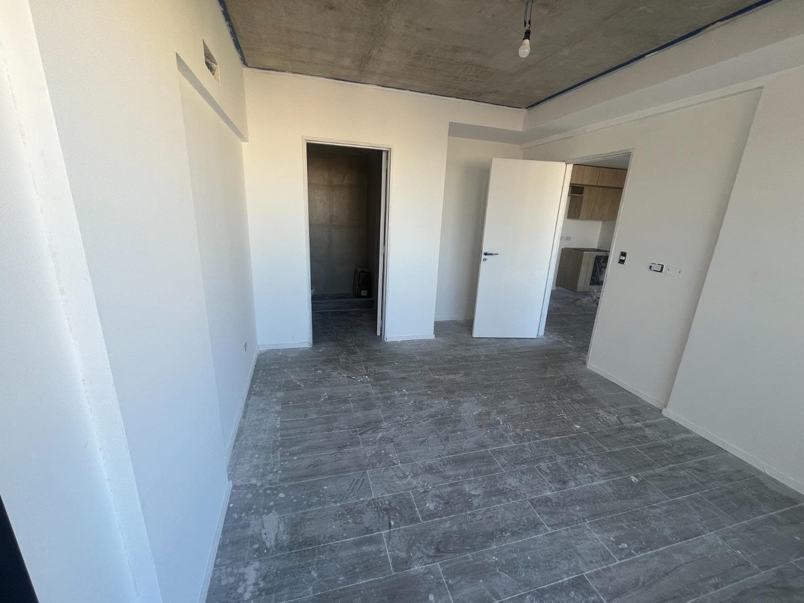 Brand-New 2-Room Apartment for Sale with Balcony in Almagro