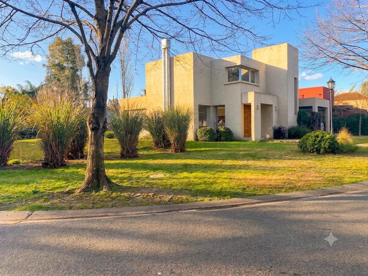 House for Sale in the La Celina Escobar Neighborhood