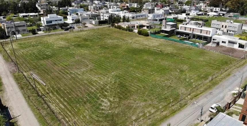 LAND FOR SALE: 370 m² - 4th Street E, between 499 and 500
