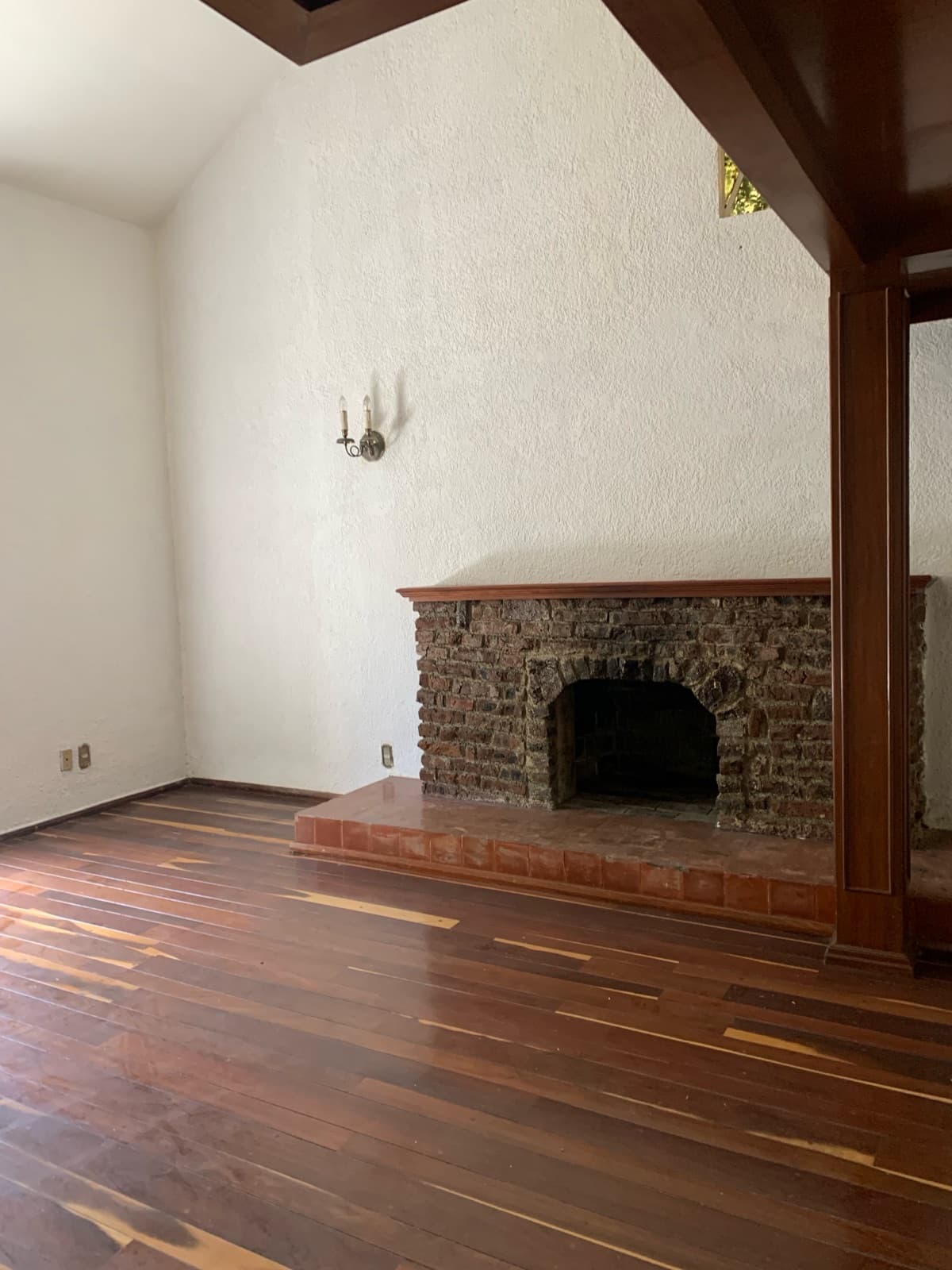 House - Esmeralda Area
