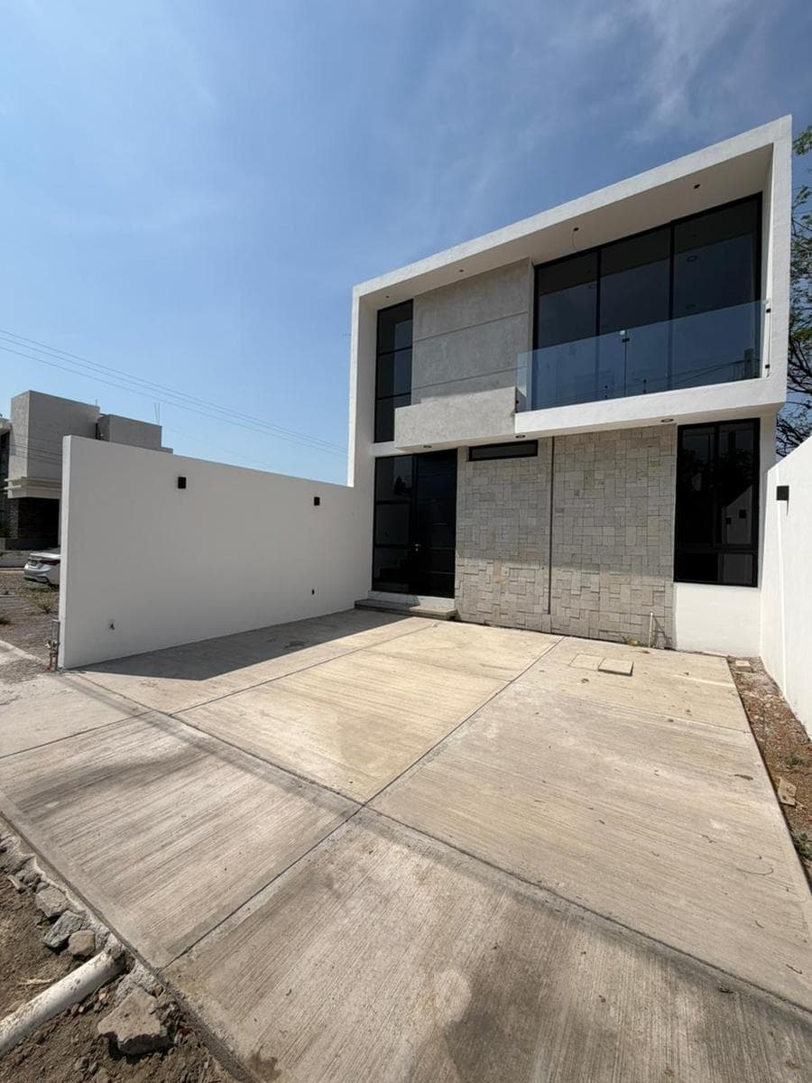 House for Sale, Laguna de Juluapan Street