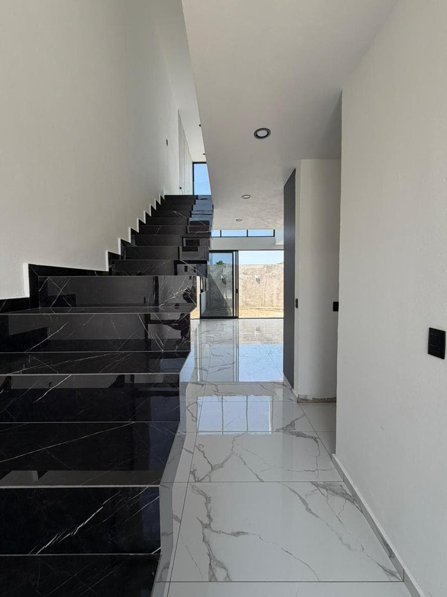 House for Sale, Laguna de Juluapan Street