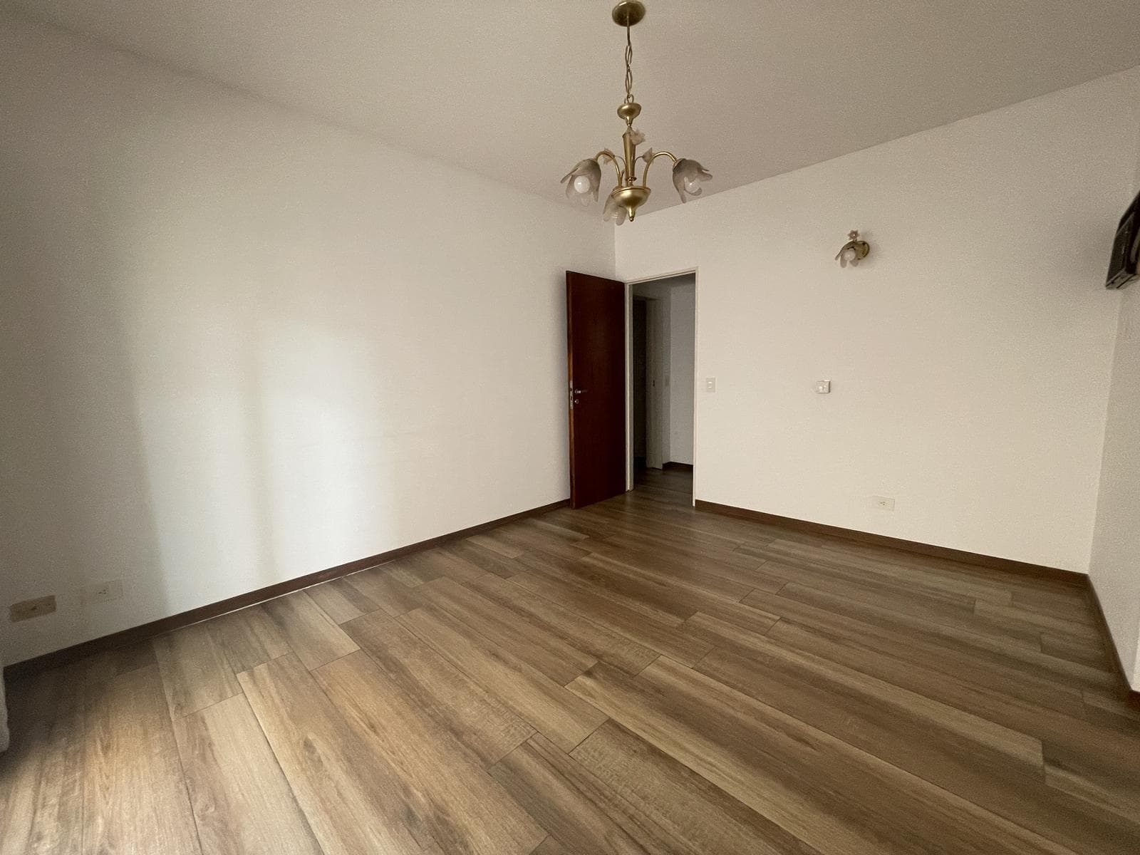 FOR SALE: 5-ROOM APARTMENT + SERVICE QUARTER WITH GARAGE AND STORAGE ROOM IN SAN ISIDRO