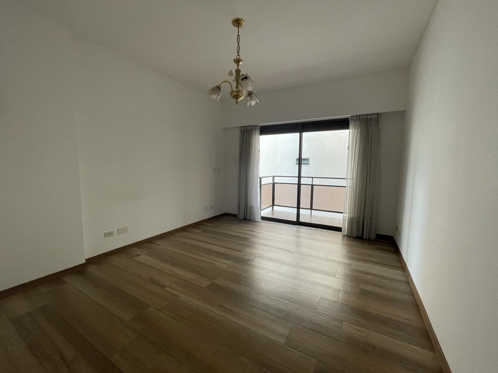 FOR SALE: 5-ROOM APARTMENT + SERVICE QUARTER WITH GARAGE AND STORAGE ROOM IN SAN ISIDRO