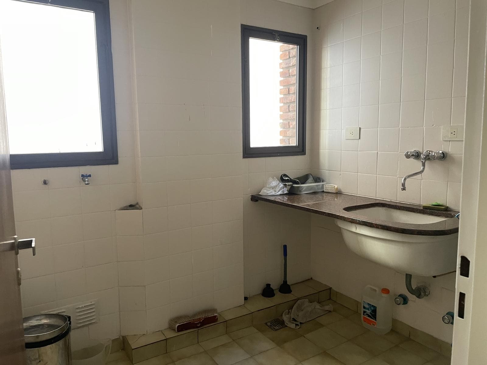 FOR SALE: 5-ROOM APARTMENT + SERVICE QUARTER WITH GARAGE AND STORAGE ROOM IN SAN ISIDRO