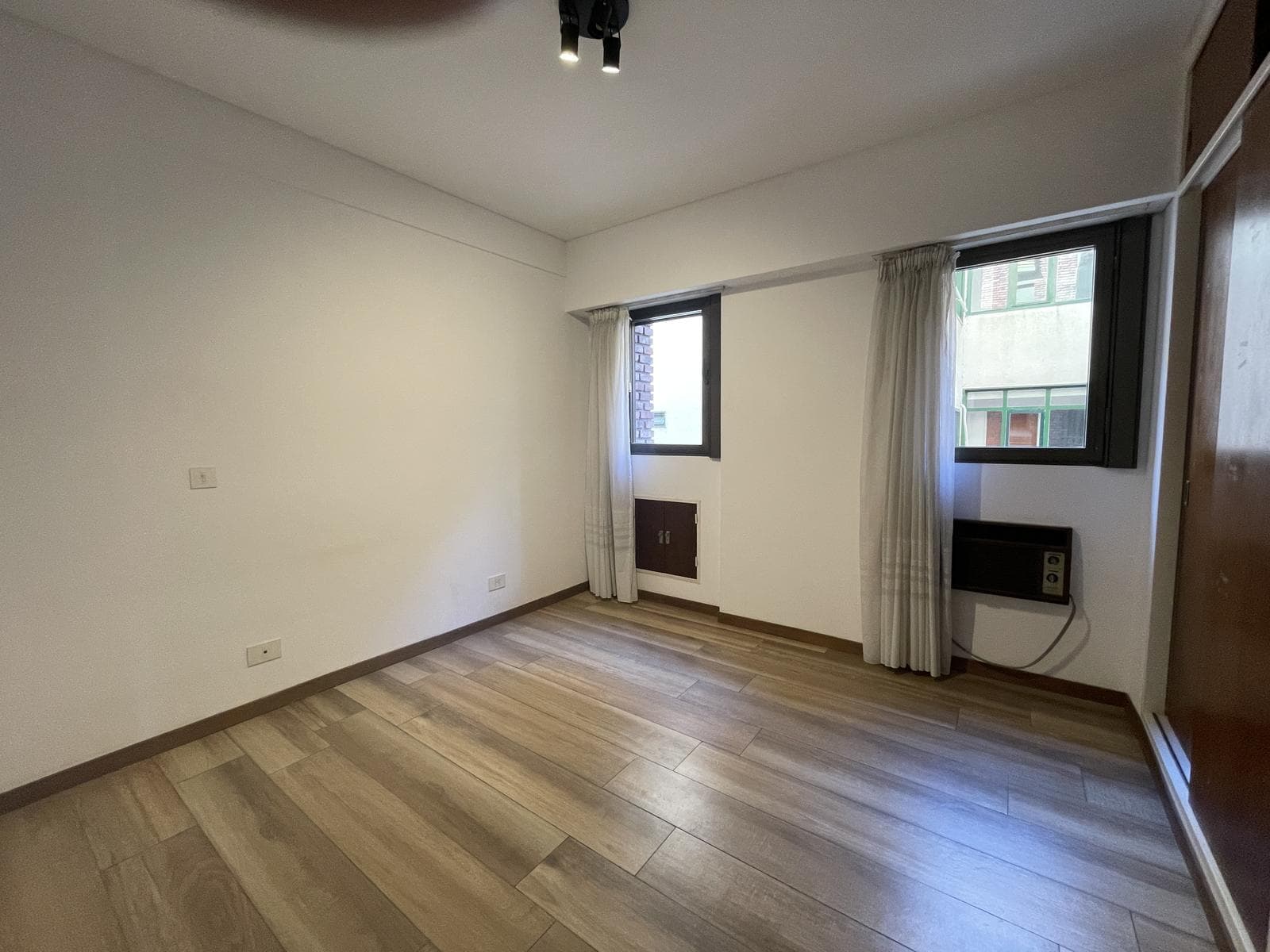 FOR SALE: 5-ROOM APARTMENT + SERVICE QUARTER WITH GARAGE AND STORAGE ROOM IN SAN ISIDRO