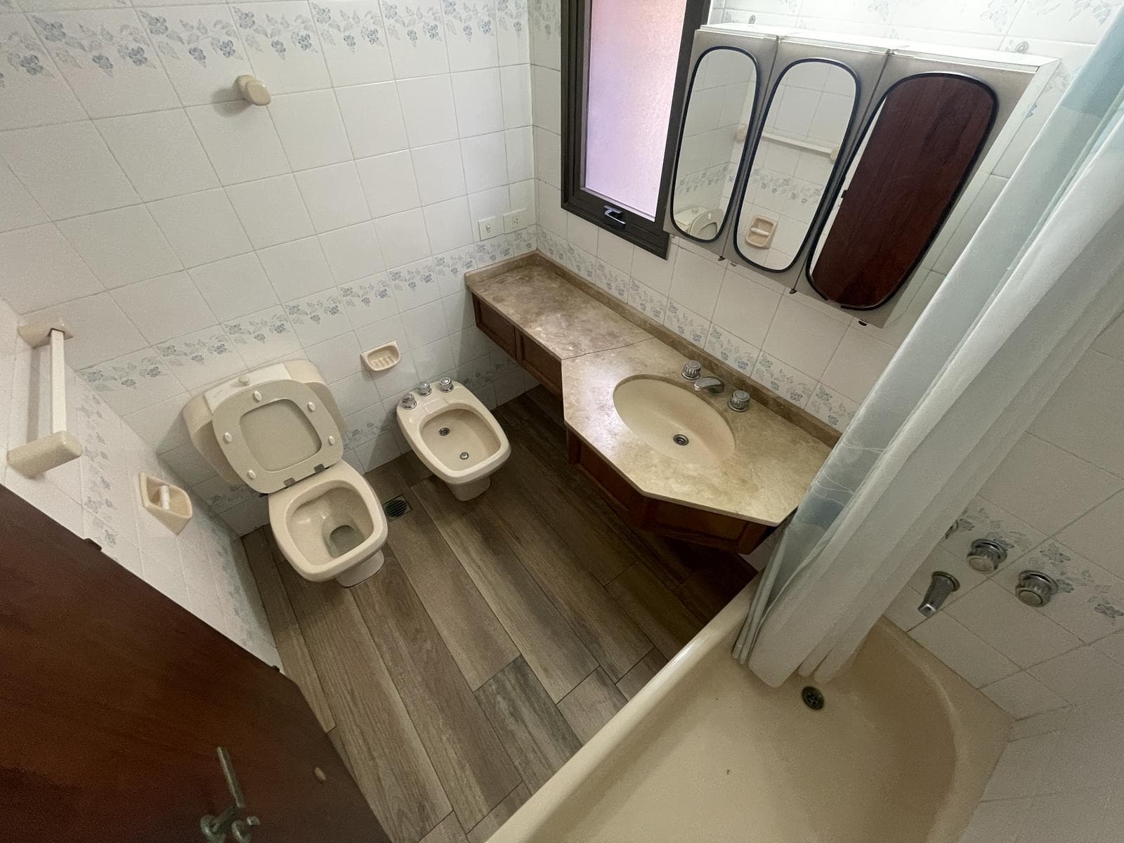 FOR SALE: 5-ROOM APARTMENT + SERVICE QUARTER WITH GARAGE AND STORAGE ROOM IN SAN ISIDRO