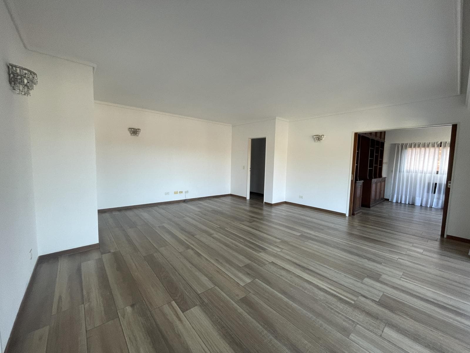 FOR SALE: 5-ROOM APARTMENT + SERVICE QUARTER WITH GARAGE AND STORAGE ROOM IN SAN ISIDRO
