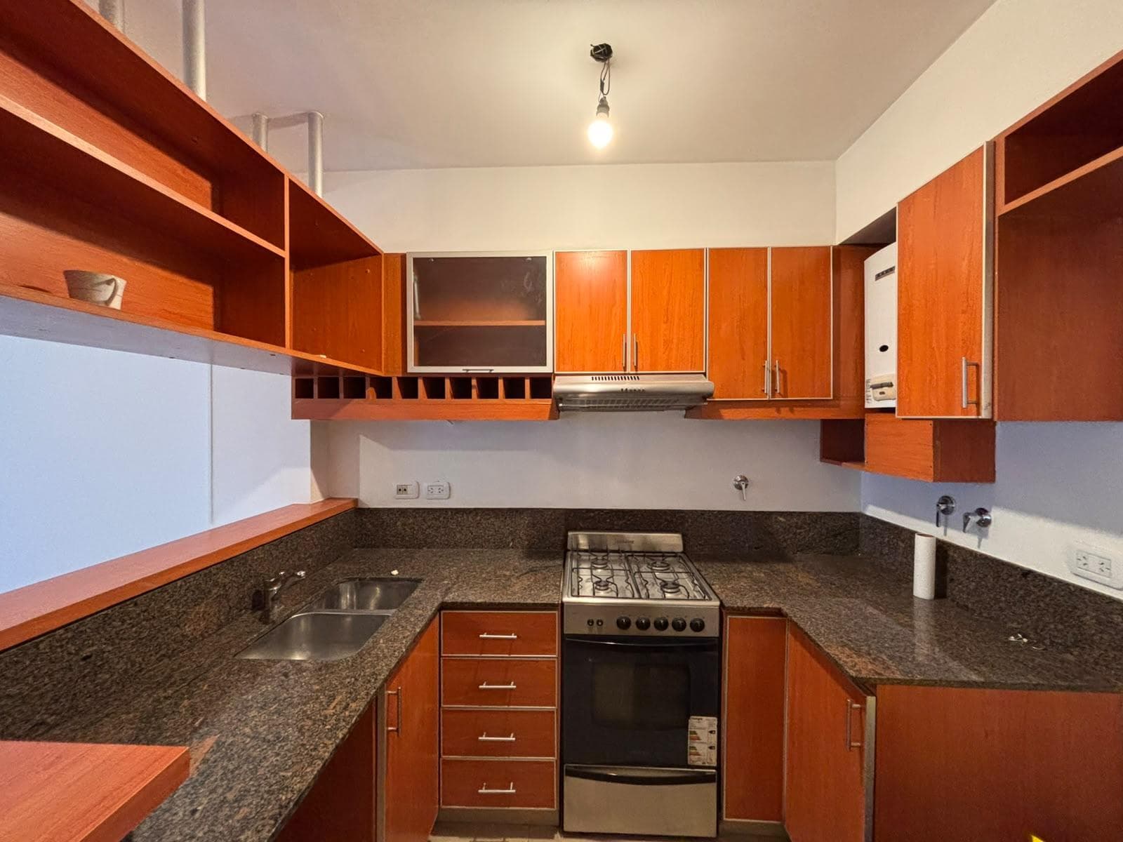 3-Room Apartment for Rent with Balcony and Garage on C/Balcon in Villa Urquiza