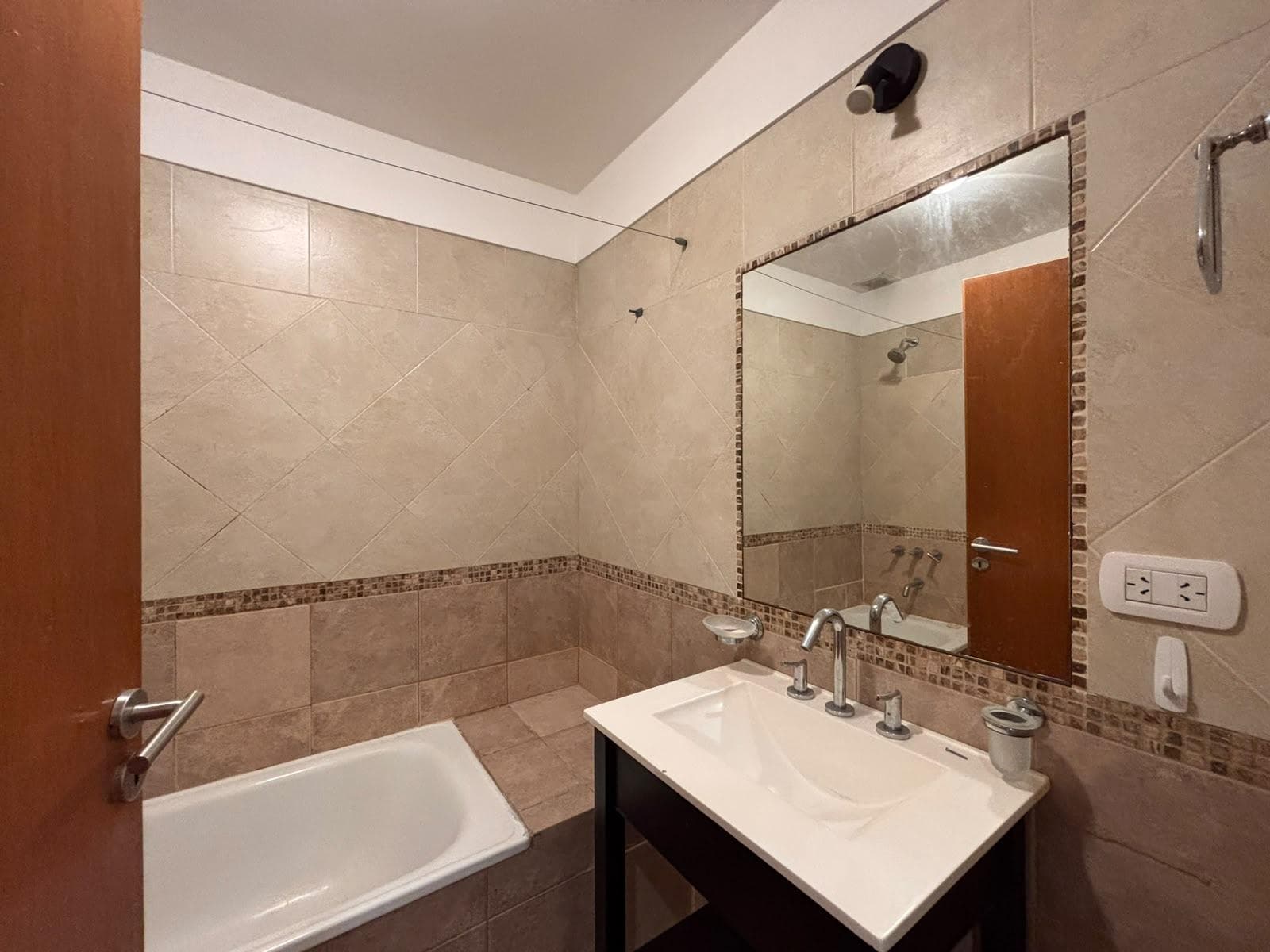 3-Room Apartment for Rent with Balcony and Garage on C/Balcon in Villa Urquiza
