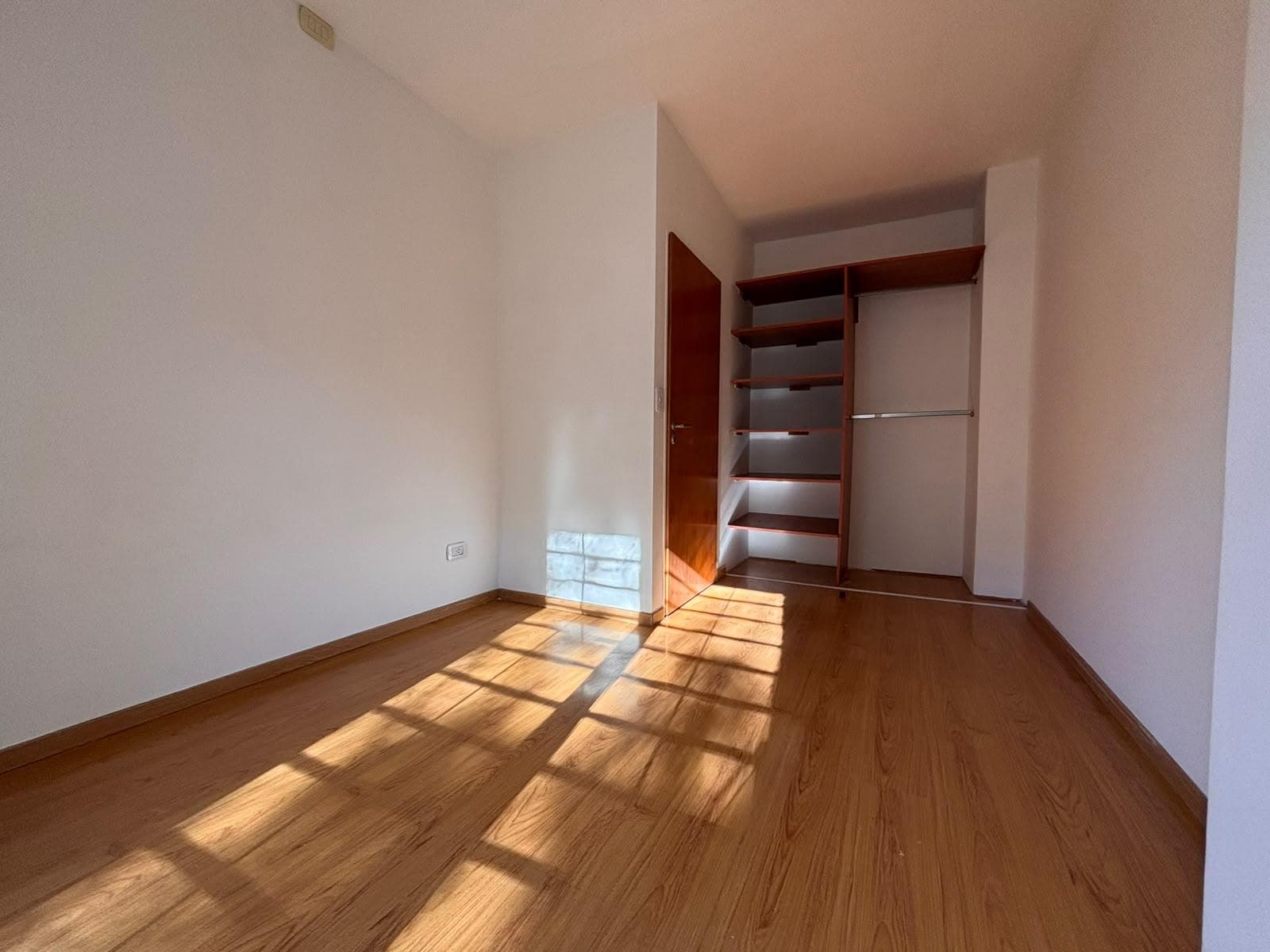 3-Room Apartment for Rent with Balcony and Garage on C/Balcon in Villa Urquiza