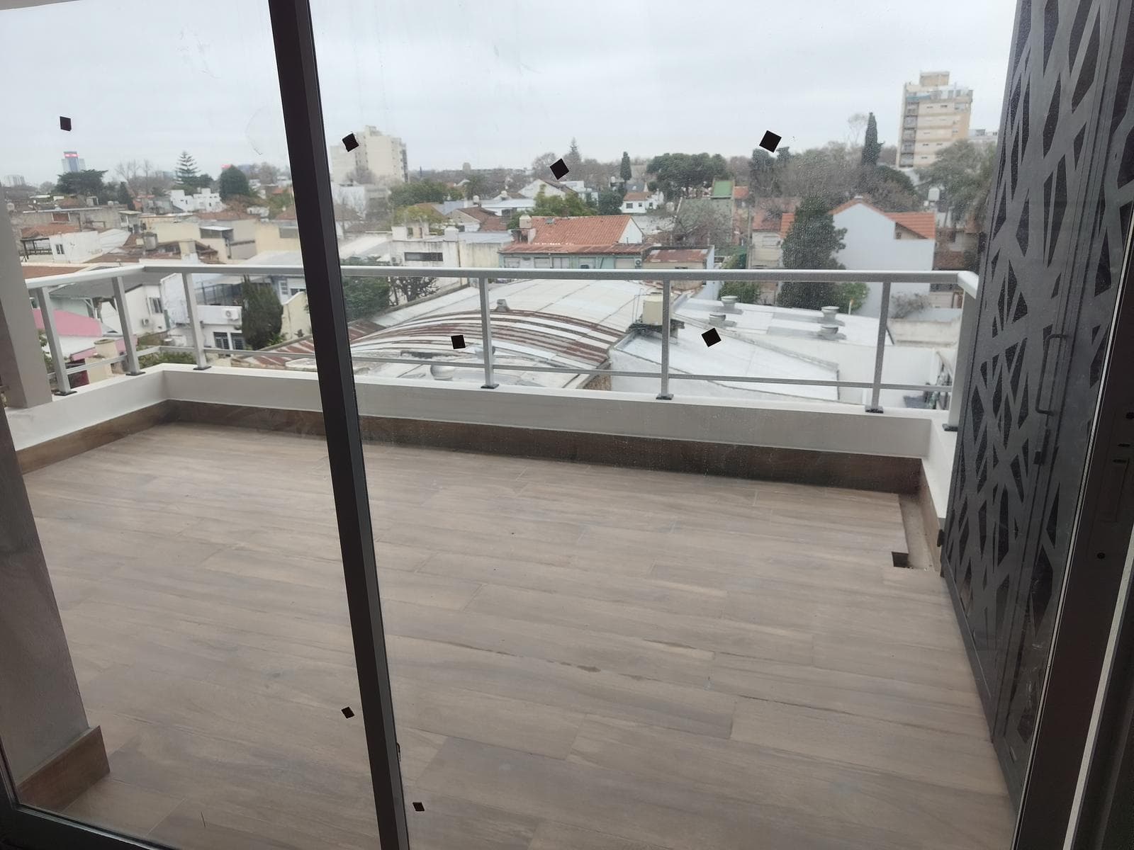 Venta de Depto. en florida 3 Ambientes 6to piso Contrafrente con Balcon, cochera, Sum y piscina