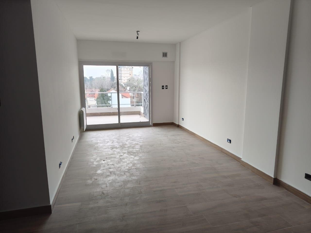 Apartment for Sale in Florida: 3-room, 6th floor, rear-facing with a balcony, garage, utility room, and pool