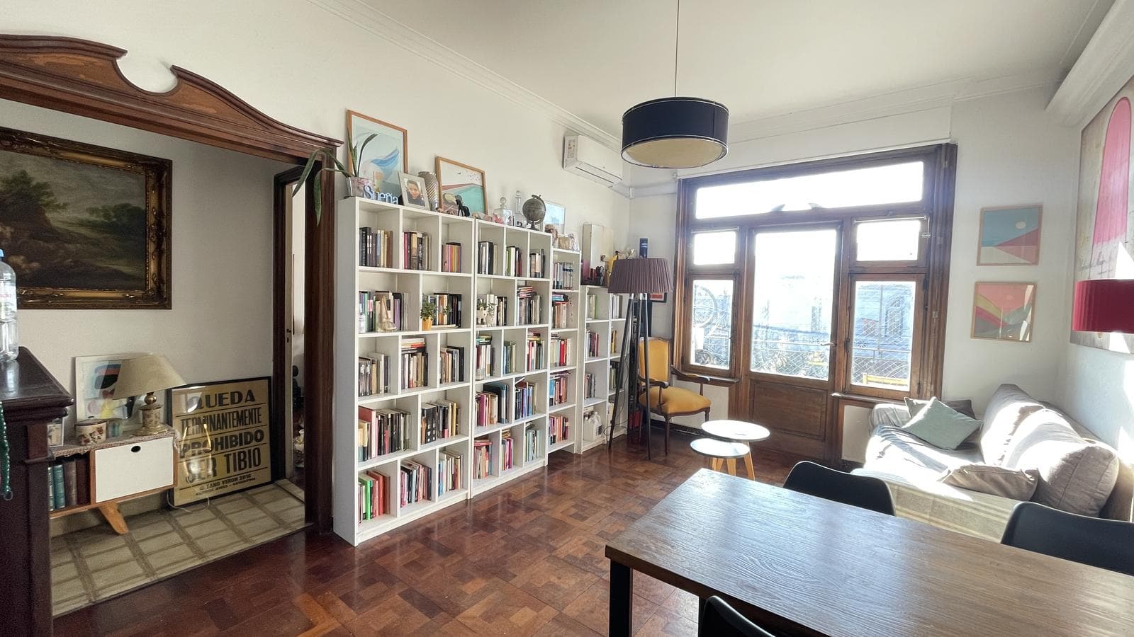 3-room apartment facing the street with a wrap-around balcony in a historic building | Boedo | For Sale