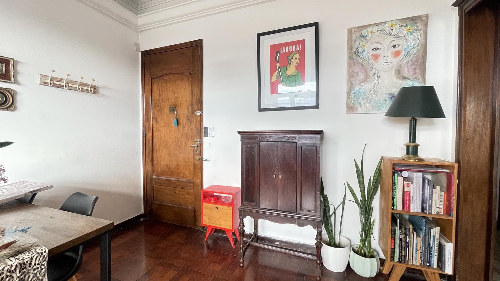 3-room apartment facing the street with a wrap-around balcony in a historic building | Boedo | For Sale