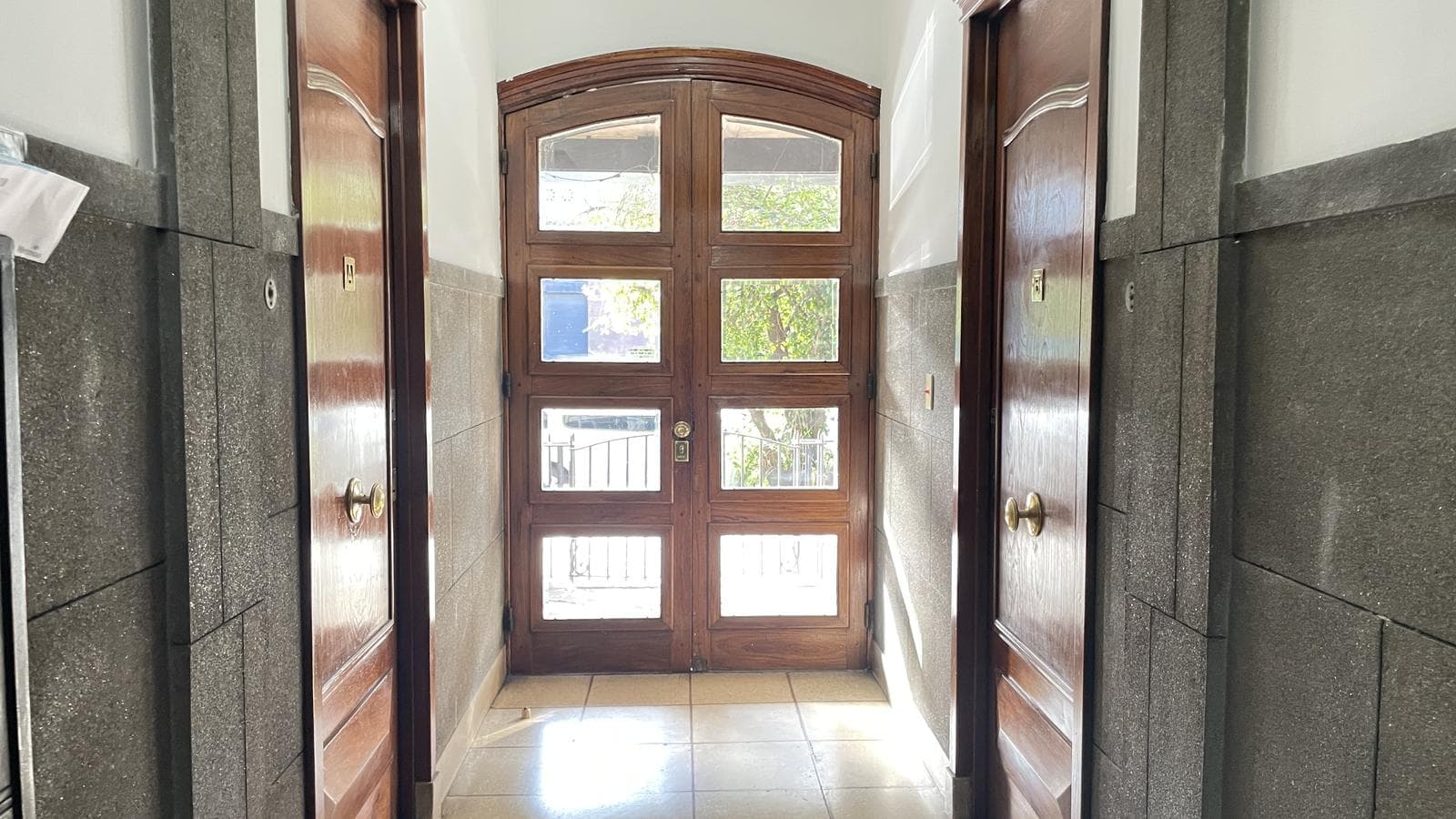3-room apartment facing the street with a wrap-around balcony in a historic building | Boedo | For Sale