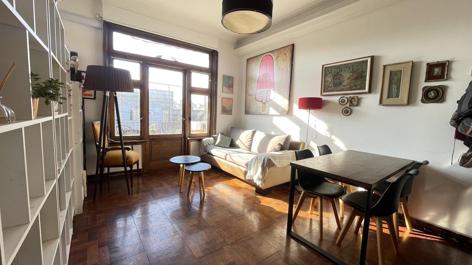 3-room apartment facing the street with a wrap-around balcony in a historic building | Boedo | For Sale