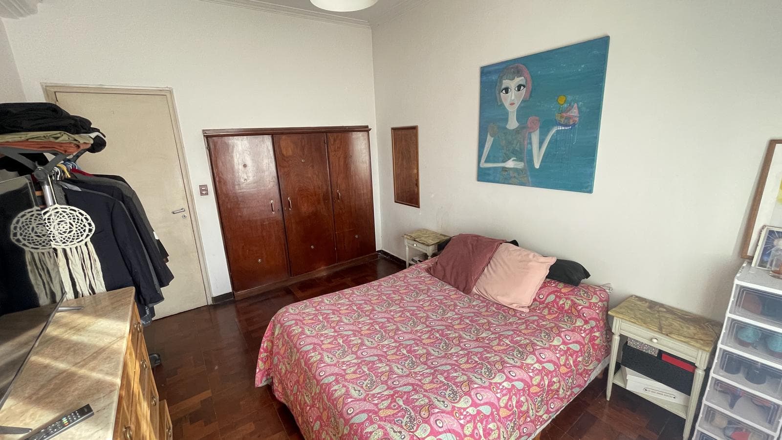 3-room apartment facing the street with a wrap-around balcony in a historic building | Boedo | For Sale