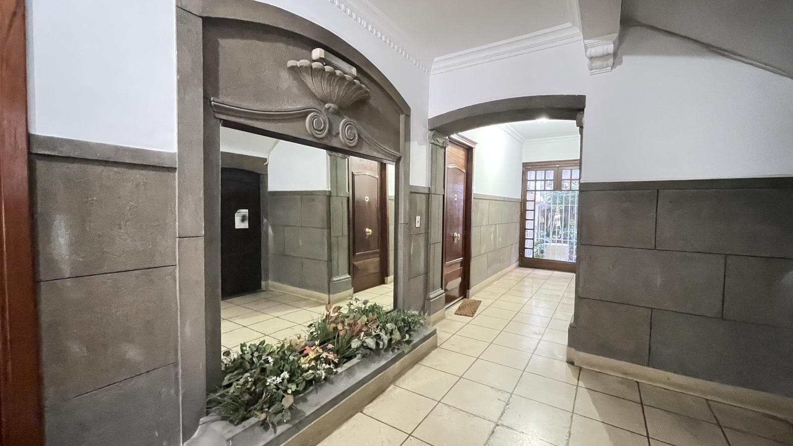 3-room apartment facing the street with a wrap-around balcony in a historic building | Boedo | For Sale