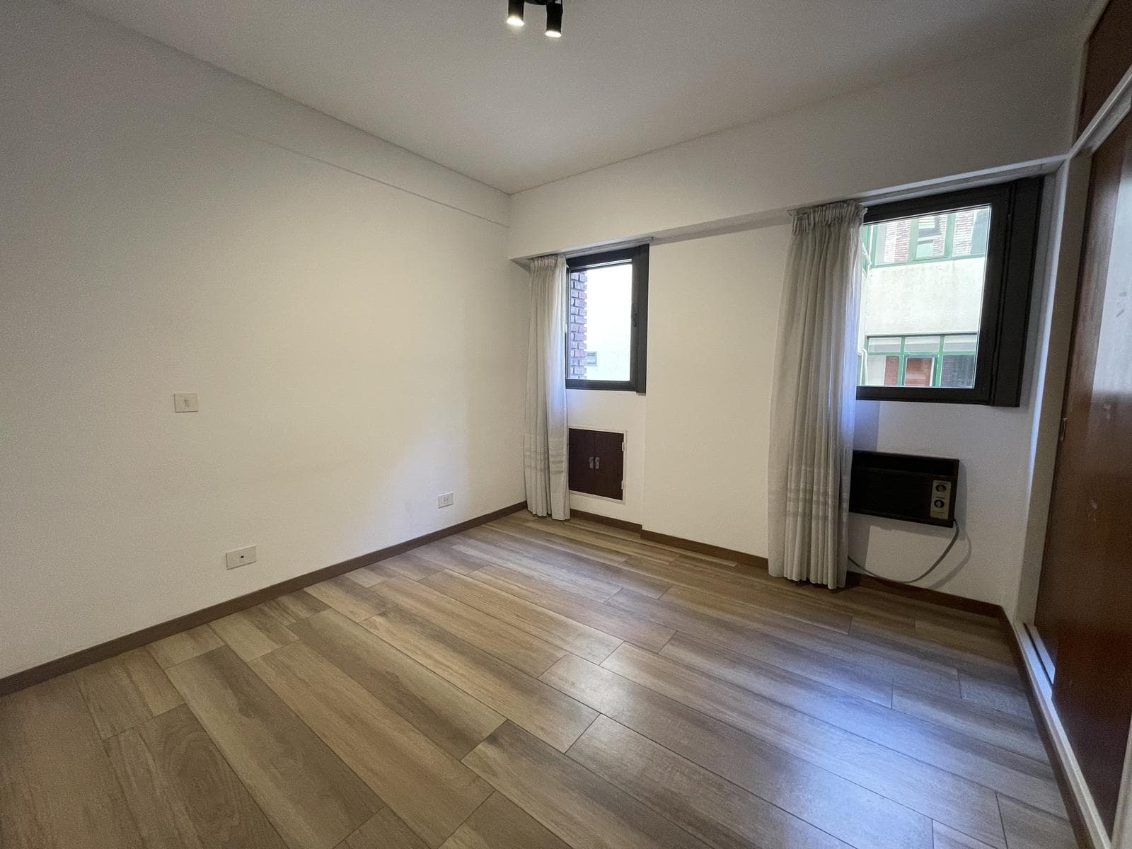 EXCLUSIVE RENTAL APARTMENT: 200 m² · 5 ROOMS + MAID'S QUARTERS AND GARAGE IN SAN ISIDRO
