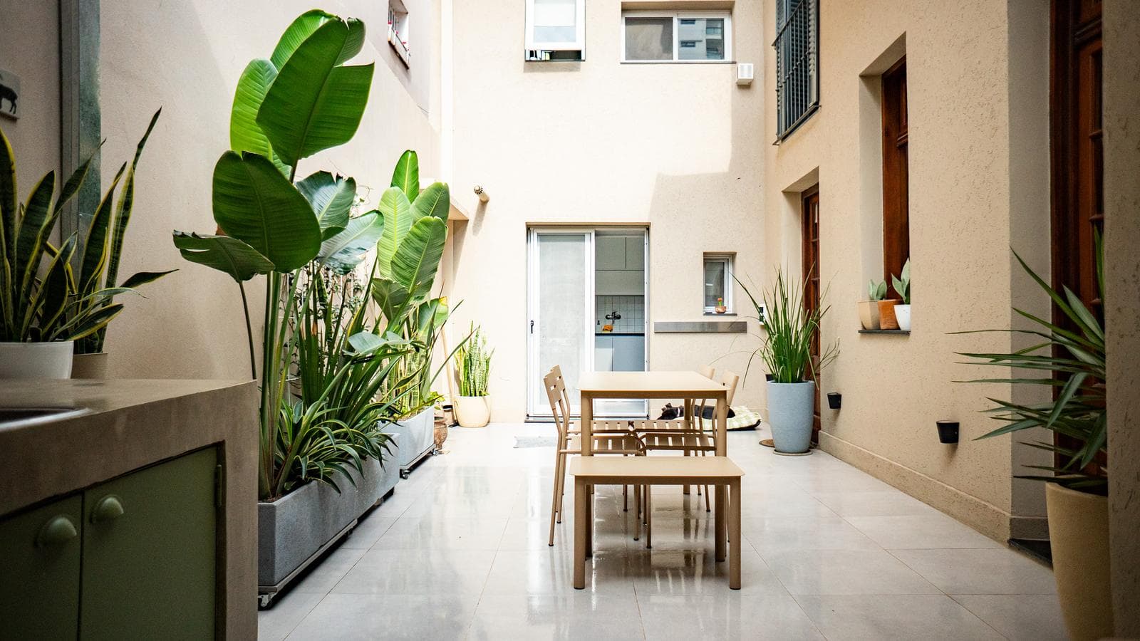 House for sale in Pasillo, Pichincha—two bedrooms, radiators, open-concept design