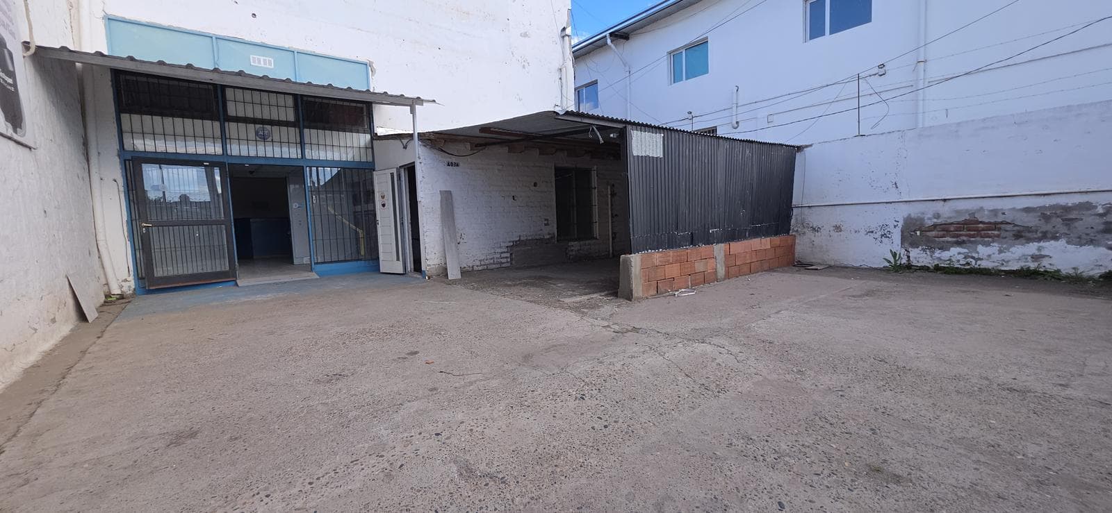 COMMERCIAL WAREHOUSE FOR RENT