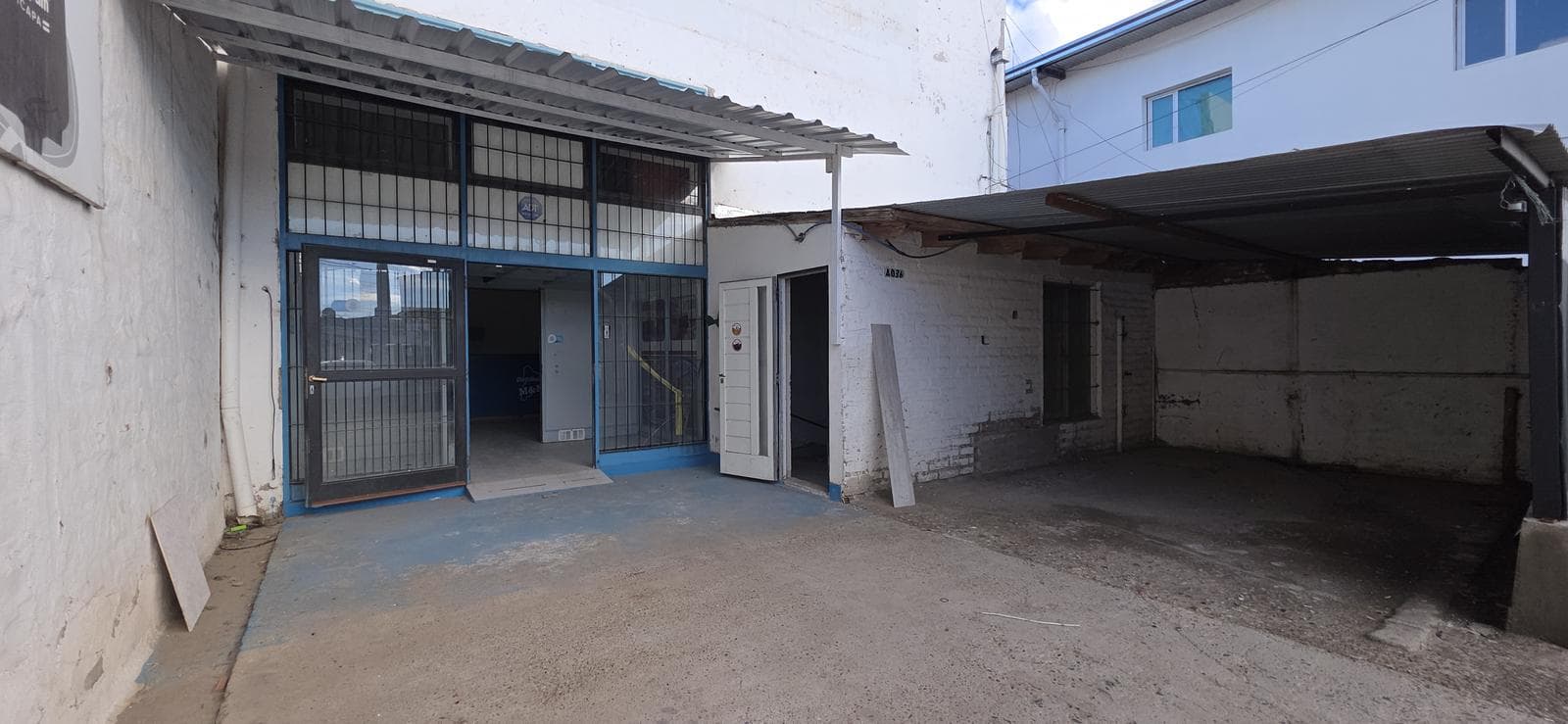 COMMERCIAL WAREHOUSE FOR RENT