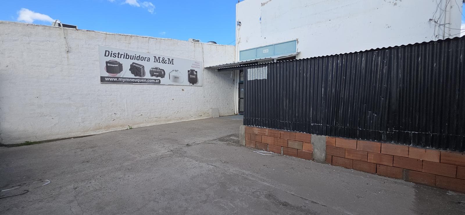COMMERCIAL WAREHOUSE FOR RENT