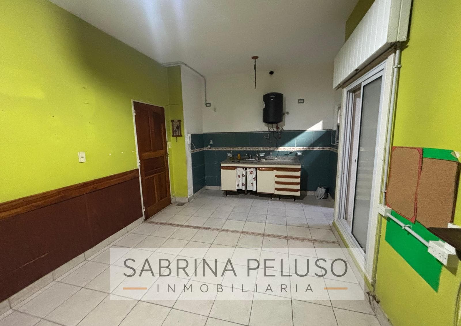3-Room Apartment for Sale in Downtown Moreno