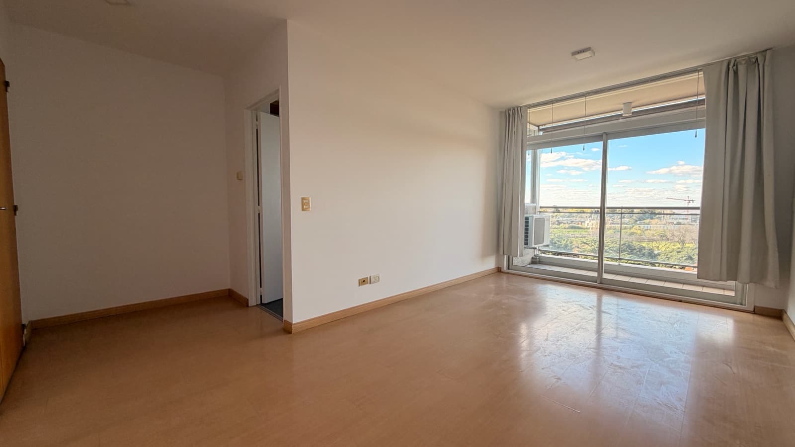 Professional 2-Bedroom Apartment for Rent with Full Amenities in Nuñez, River View