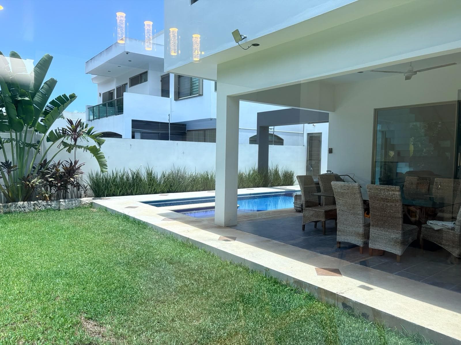 CASA EN VENTA VILLA MAGNA AV COLOSIO CANCUN