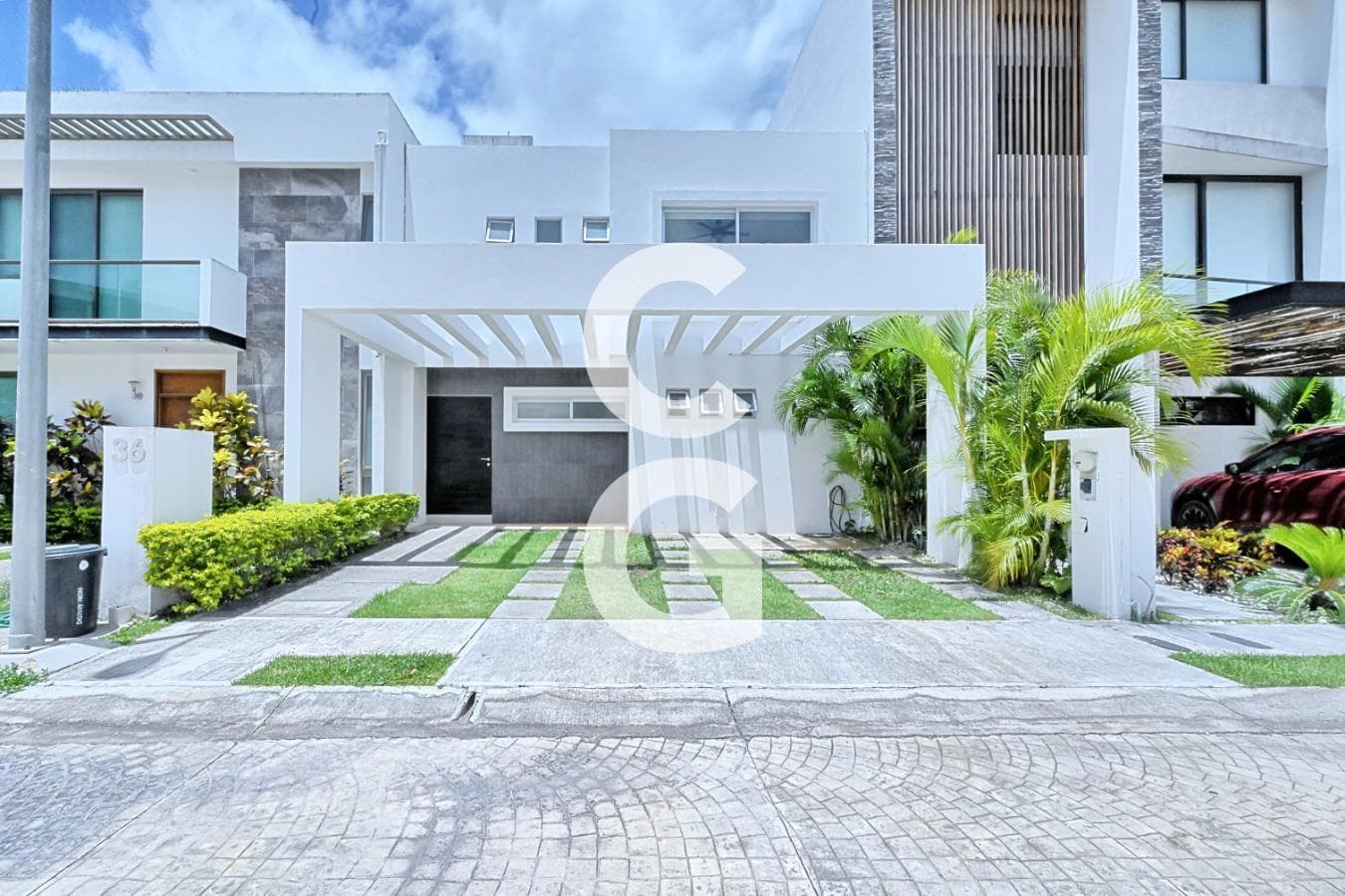 House for Sale in Cancun in the Aqua Residential Complex with a Pool and 3 Bedrooms