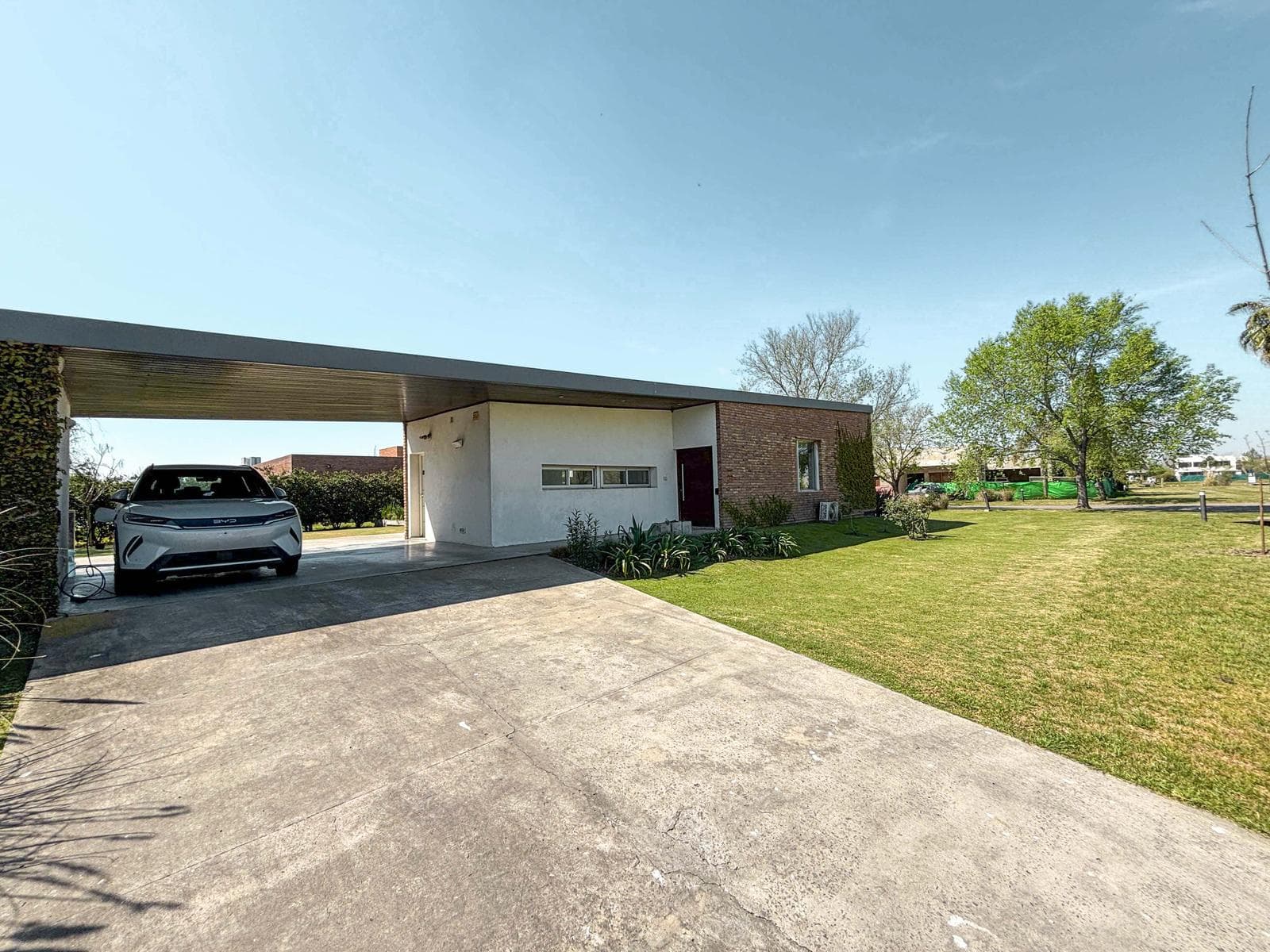 Stylish 3-bedroom house with a pool in the Puerto Roldan Gated Community