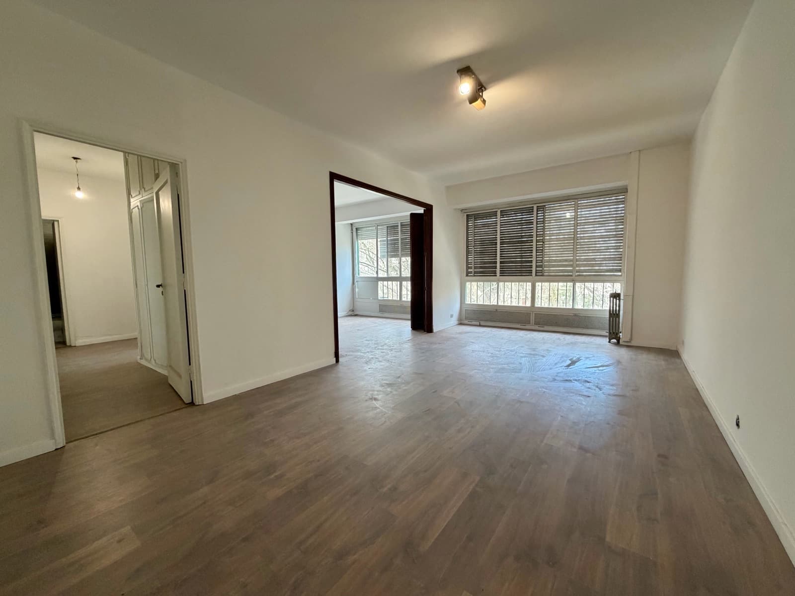 FOR SALE - 3-bedroom apartment, half-floor unit with two entrances and storage room - Downtown, Rosario