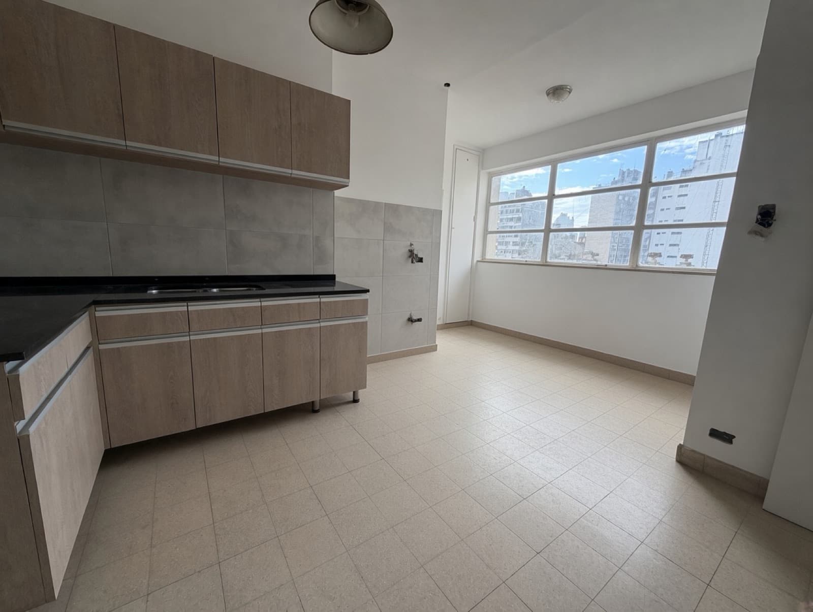 FOR SALE - 3-bedroom apartment, half-floor unit with two entrances and storage room - Downtown, Rosario