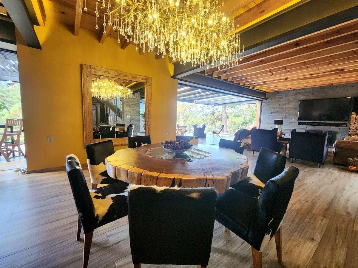 EXCLUSIVE HOME FOR SALE IN AVANDARO